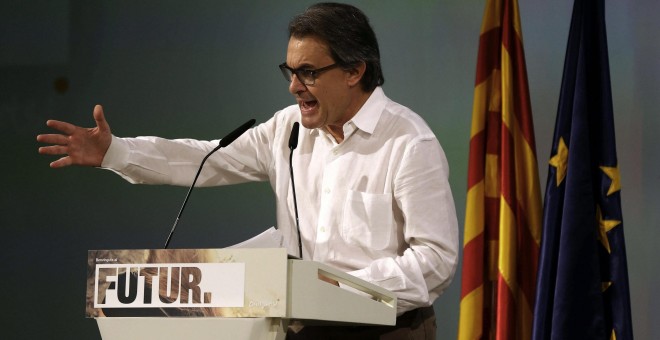 El presidente de la Generalitat, Artur Mas, durante su intervención en un acto donde ha esbozado algunos de sus próximos pasos de cara a las elecciones del 27-S en una conferencia con la que inicia la campaña de CDC 'Benvinguts al futur' (Bienvenidos al f