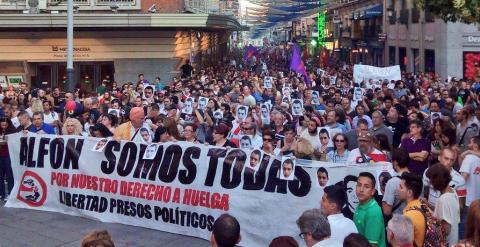 Miles de personas se manifiestan por la liberación de Alfon en la Plaza de Callo de Madrid.