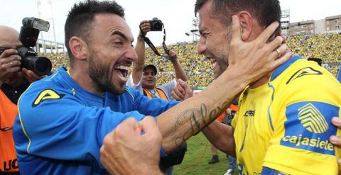 Los jugadores del Las Palmas celebran el ascenso. EFE/Elvira Urquijo A.