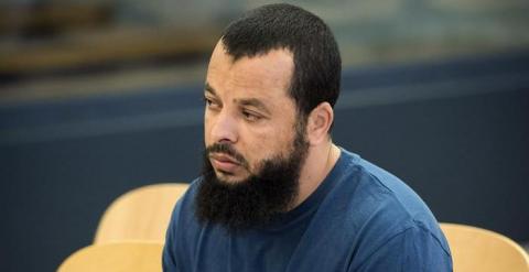 Nabil Benkaddour,durante el juicio celebrado contra él en la Audiencia Nacional,en el que se enfrentaba a dos años de cárcel por un delito de enaltecimiento del terrorismo. EFE