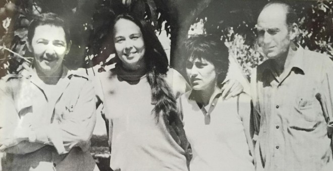 Marcos Ana, a la derecha, en Cuba junto a Raul Castro