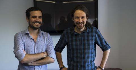 El candidato de IU, Alberto Garzón, junto al líder de Podemos, Pablo Iglesias, durante su reunión del miércoles.- REUTERS