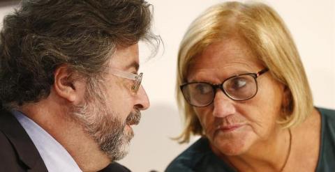 Núria De Gispert con Antoni Castellà./ EFE