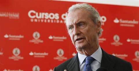 Fotografía facilitada por la Universidad Complutense de Madrid del ministro de Defensa, Pedro Morenés, en el curso 'La política común de seguridad y defensa. Un impulso necesario' dentro de los Cursos de Verano de la UCM. EFE