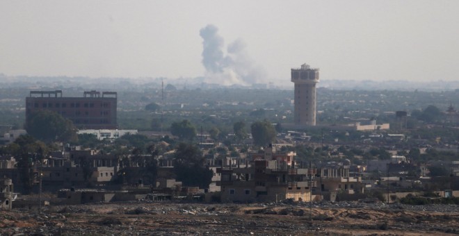 Cortina de humo tras uno de los ataques en la provincia del Norte del Sinaí. - REUTERS