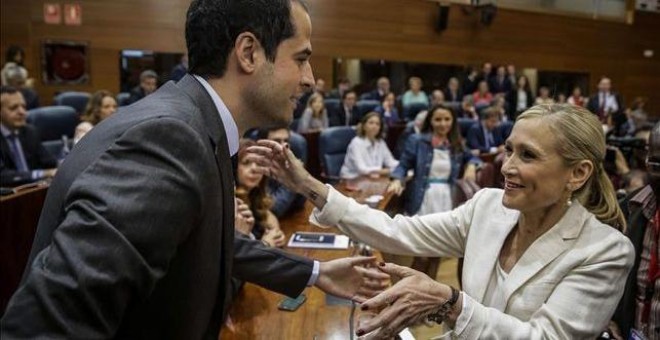 Cristina Cifuentes e Ignacio Aguado el día de la investidura de la primera.- EFE