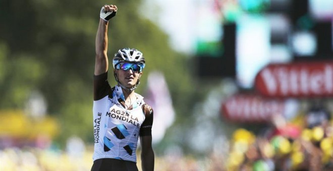 Vuillermoz celebra su victoria en la etapa del Tour. EFE/EPA/KIM LUDBROOK
