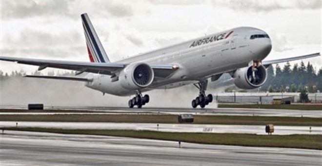 Un avión de AirFrance pierde la tapa del tren de aterrizaje en pleno vuelo... pero continúa hasta París