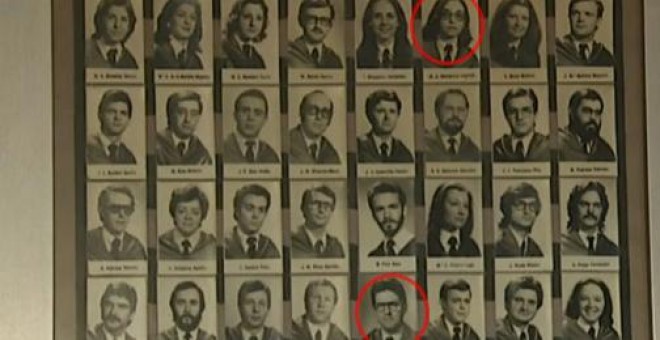 Foto de la orla de la universidad en la que aparecen tanto Mariano Rajoy (abajo) como Asunción Mosquera (arriba) / Archivo