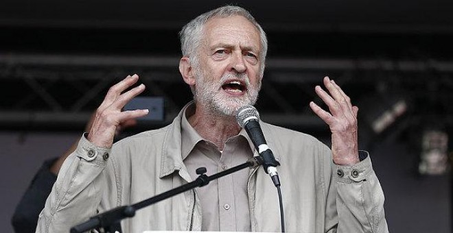 Jeremy Corbyn, elegido recientemente como líder del Partido Laborista, goza de gran popularidad entre las bases de la formación pero no es visto con buenos ojos por su cúpula. REUTERS