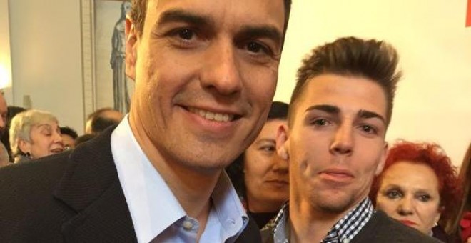 Jordan Thomas Llamas junto al secretario general del PSOE, Pedro Sánchez.- TWITTER DE @jordanth1