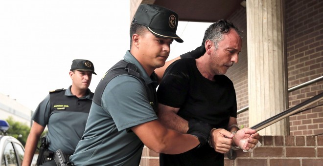 El concejal por Esquerra Unida en Serra (Valencia) Marcos Cabo, detenido por su supuesta implicación en la muerte de su esposa.- EFE
