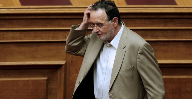 El líder del ala más izquierdista de Syriza, Panagiotis Lafazanis, a su llegada a una sesión en el Parlamento griego. REUTERS/Alkis Konstantinidis