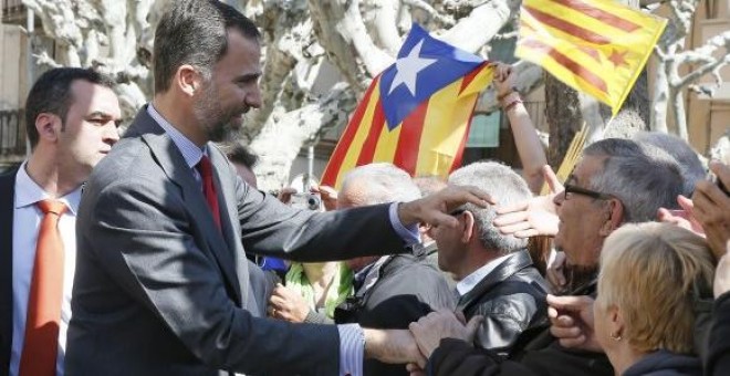 En la visita que hizo a Lleida en el año 2013, el ahora rey Felipe VI fue recibido con abucheos y banderas independentistas. EFE