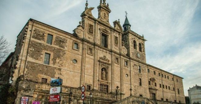 La fachada de la iglesia de San Nicolás El Real, que alberga el Museo de los hermanos Paules.- EFE