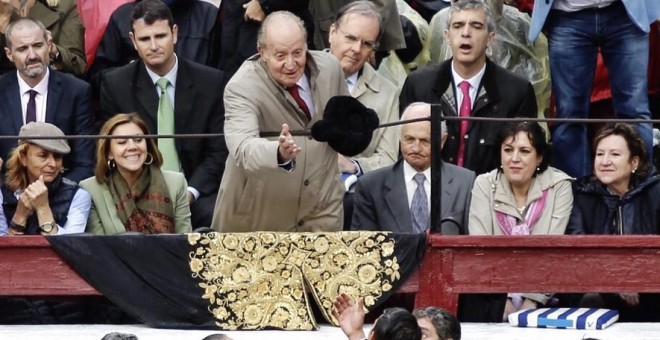 Don Juan Carlos durante una corrida de toros.- EFE