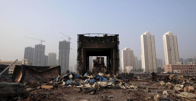 Un edificio dañado cerca del lugar de la detonación, en el nuevo distrito de Binhai. REUTERS