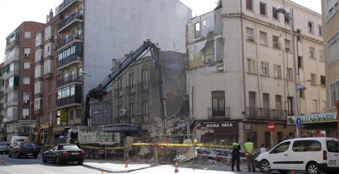 Vista general del edificio que se derrumbó en el madrileño barrio de Tetuán.- EFE