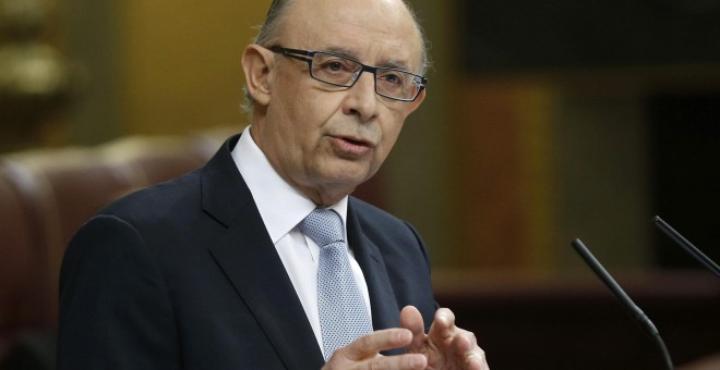 El ministro de Hacienda, Cristóbal Montoro, defiende en el Congreso los presupuestos para 2016. EFE/Paco Campos