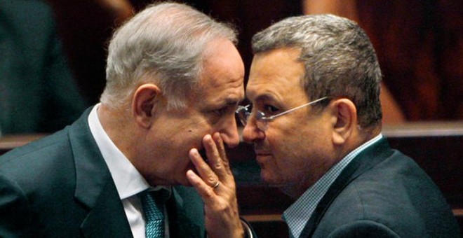 Ehud Barak y Benjamín Netanyahu, en una foto de archivo. / REUTERS