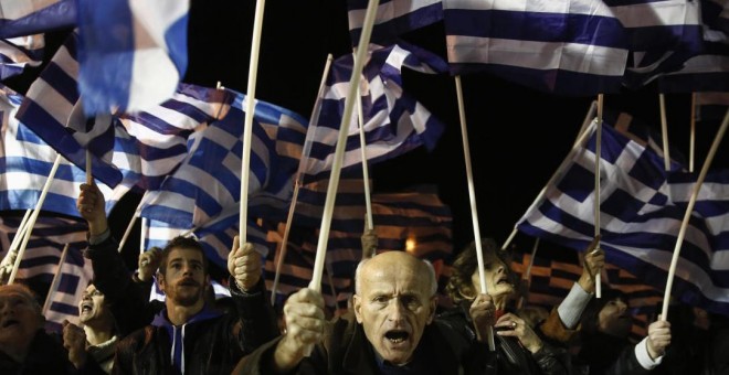 Votantes de Amanecer Dorado durante una marcha en la Plaza Syntagma, en Atenas, en noviembre de 2013.- REUTERS