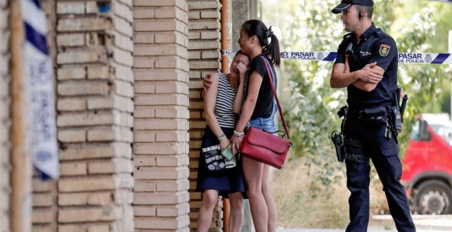 Entrada al domicilio donde fueron hallados los cuerpos.-EFE