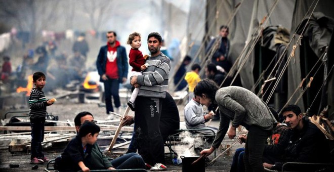 Los refugiados sirios llevan acampados en Harmanli en condiciones infrahumanas desde hace tres años. / AFP