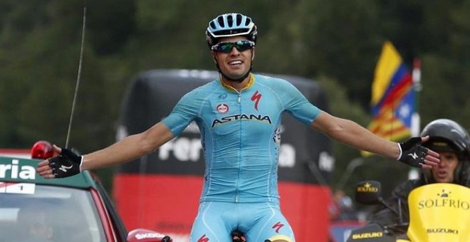 Landa celebra su llegada a meta en la undécima etapa de la Vuelta. EFE/Javier Lizón