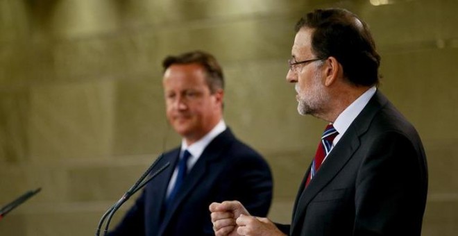 Mariano Rajoy y David Cameron, durante la rueda de prensa en la Moncloa. / EFE