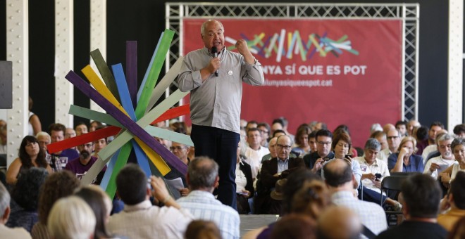 El cabeza de lista de Catalunya Sí que Es Pot, Lluís Rabell, durante su intervención en la presentación de su programa electoral en un encuentro público y abierto. EFE/Alejandro García