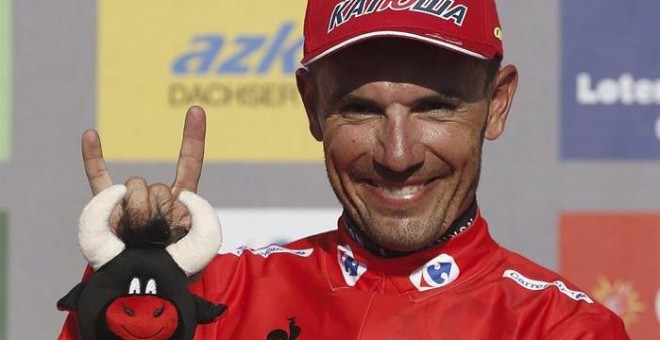 'Purito' celebra el liderato de la Vuelta. EFE/Javier Lizón