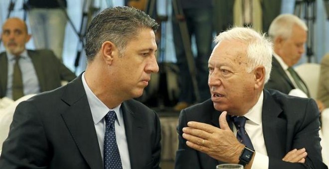 El ministro José Manuel García-Margallo junto a Xavier García Albiol. - EFE