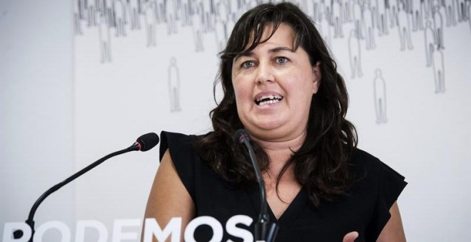 La secretaria de Acción Institucional de Podemos, Auxiliadora Honorato, durante la rueda de prensa que ofreción tras la reunión de la Ejecutiva un día después de que el candidato de IU a la Presidencia del Gobierno, Alberto Garzón, se haya mostrado muy op