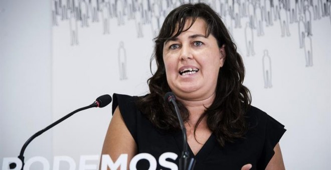 La secretaria de Acción Institucional de Podemos, Auxiliadora Honorato, durante la rueda de prensa que ofreción tras la reunión de la Ejecutiva un día después de que el candidato de IU a la Presidencia del Gobierno, Alberto Garzón, se haya mostrado muy op