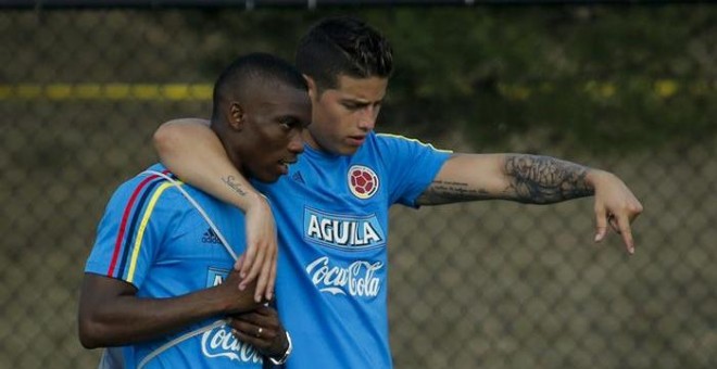 James Rodríguez se lamenta de sus molestias durante el entrenamiento de Colombia. EFE/Eduardo Muñoz Álvarez