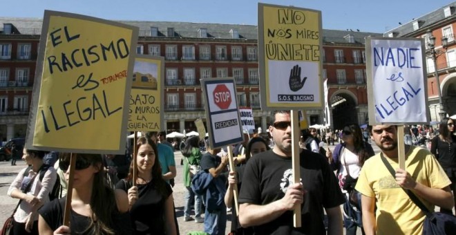 Foto de archivo de una protesta contra el racismo en la Plaza Mayor de Madrid. / EFE