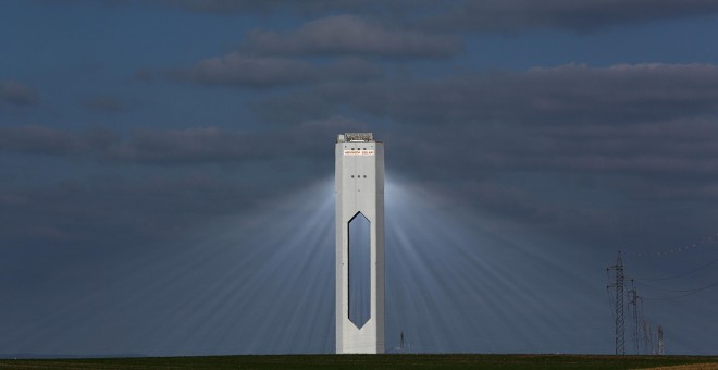 La plataforma Solúcar de Abengoa, en Sanlúcar la Mayor (Sevilla). REUTERS