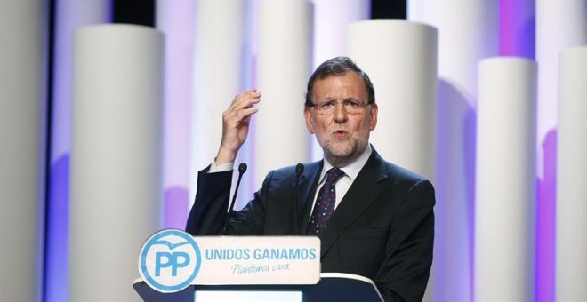 El presidente del Gobierno y del PP, Mariano Rajoy, interviene durante el acto de cierre de campaña de las elecciones del 27S, hoy en Barcelona. EFE/Andreu Dalmau