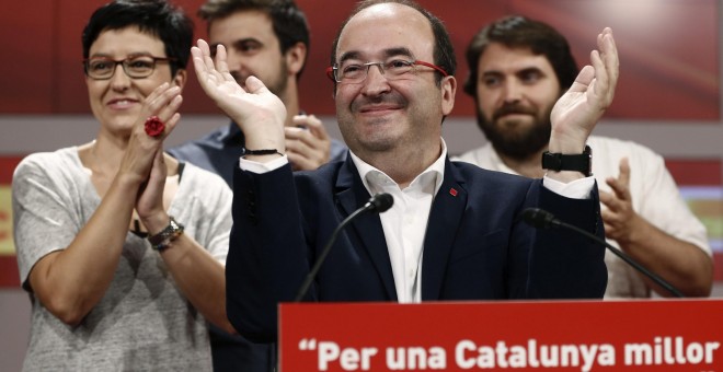 El candidato del PSC, Miquel Iceta, durante su valoración ante los medios de comunicación en la sede de los socialistas catalanes en Barcelona, de los resultados obtenidos en las elecciones catalanas. EFE/Jesús Diges