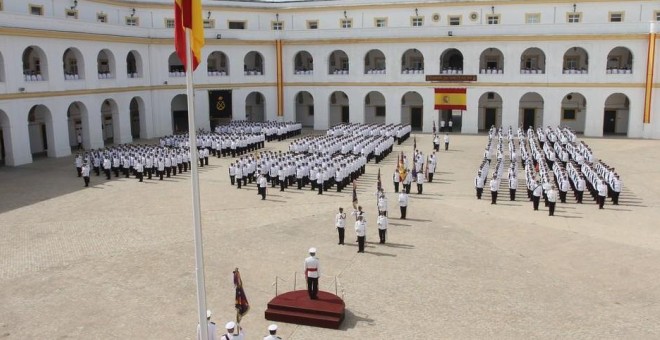 El Tercio de Armada despide a su comandante en la celebración de su pase a la reserva, en el Cuartel de San Carlos-Batallones de Marina (San Fernando). ARMADA