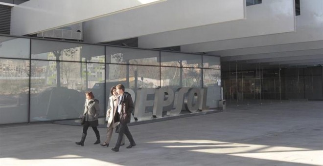 Entrada de la sede de Repsol en Madrid. E.P.