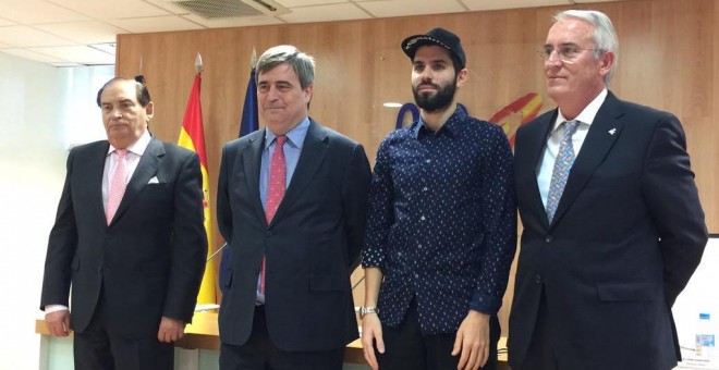 Jaime Alguersuari junto a Miguel Cardenal, Carlos Gracia y José Cuartero, hoy en el CSD. /TWITTER