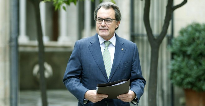 El presidente de la Generalitat en funciones, Artur Mas, a su llegada a la reunión semanal del gobierno catalán, poco antes de conocerse la citación por el el TSJC. EFE/Andreu Dalmau