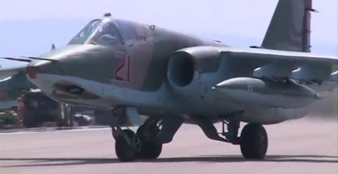 Imagen proporcionada por el Ministerio de Defensa ruso de uno de los aviones de combate enviados a Siria. - REUTERS