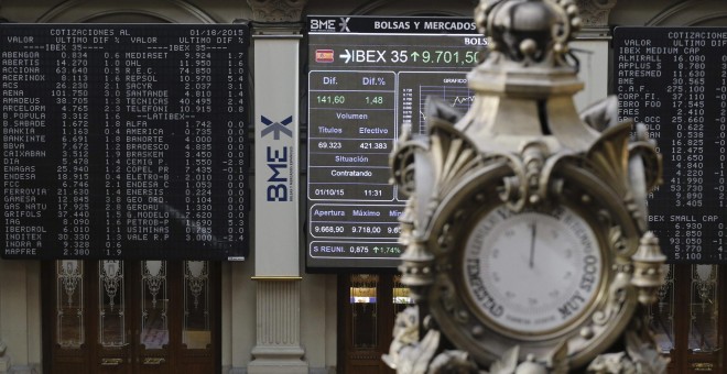 Panel de la Bolsa de Madrid con el principal indicador del mercado bursátil, el Ibex 35. EFE/Mariscal