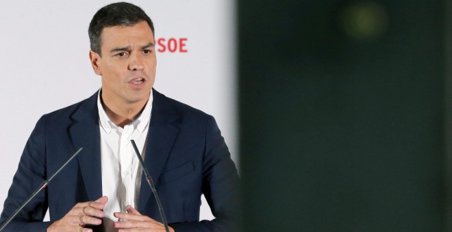 El secretario general del PSOE, Pedro Sánchez, presenta un plan de choque por el empleo juvenil. EFE/Ballesteros