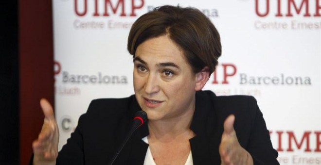 La alcaldesa de Barcelona, Ada Colau, durante una mesa redonda en el CCCB. / QUIQUE GARCÍA (EFE)