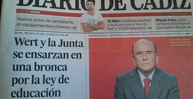 Patada al diccionario en un periodico