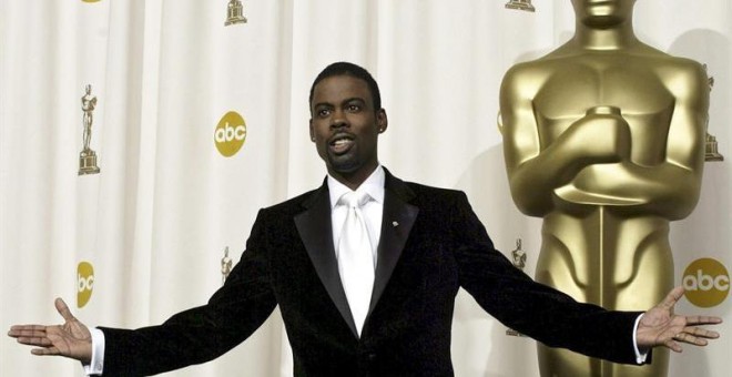 El humorista estadounidense Chris Rock en la 77 edición de los Óscar en Los Ángeles, California, Estados Unidos. EFE