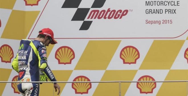 Valentino Rossi sube al podio en el Gran Premio de Malaysia. EFE//FAZRY ISMAIL